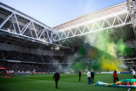 Hammarbys supportar med bengaler
