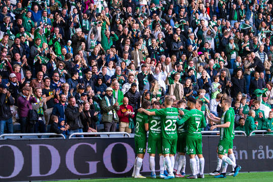Hammarbys Vladimir Rodic jublar med lagkamrater