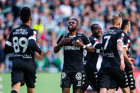 IFK Göteborgs Nzuzi Toko jublar