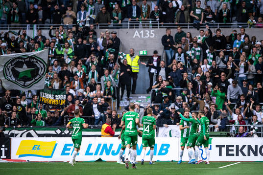 Hammarbys spelare jublar