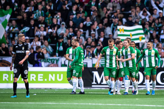 Hammarbys spelare jublar