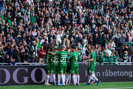 Hammarbys spelare jublar