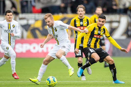 s Sebastian Larsson och Häckens Ahmed Yasin