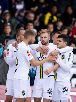s Sebastian Larsson jublar