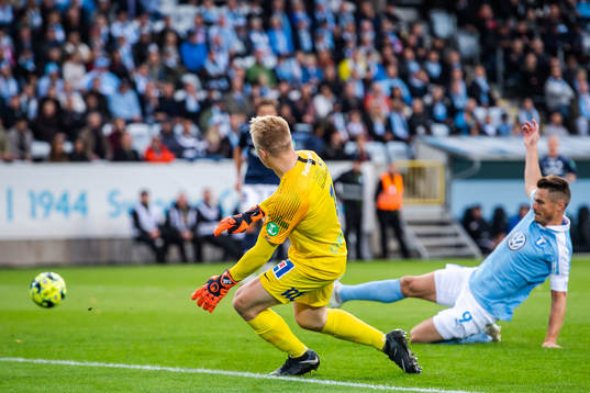 Malmö FFs Markus Rosenberg och IFK Norrköpings målvakt