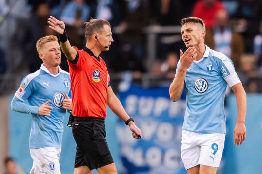 Domare Andreas Ekberg och Malmö FFs Markus Rosenberg