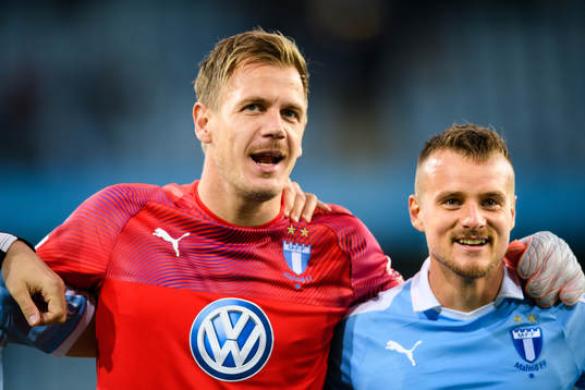 Malmö FFs målvakt Johan Dahlin och Eric Larsson