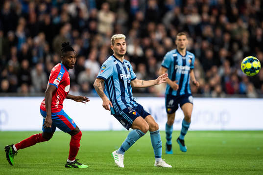 Helsingborgs Mamudu Moro och Djurgårdens Astrit Ajdarevic