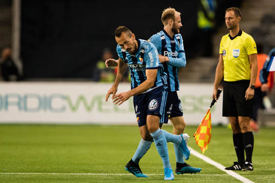 Djurgårdens Emir Kujovic byter med Curtis Edwards