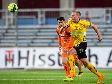 Elfsborgs Per Frick och AFC Eskilstunas Anel Rashkaj