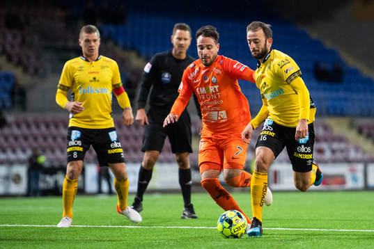 AFC Eskilstunas Dzenis Kozica och Elfsborgs Robert Gojani