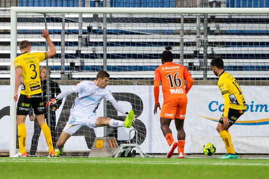 Elfsborgs målvakt Tim Rönning släpper in 1-0 från AFC