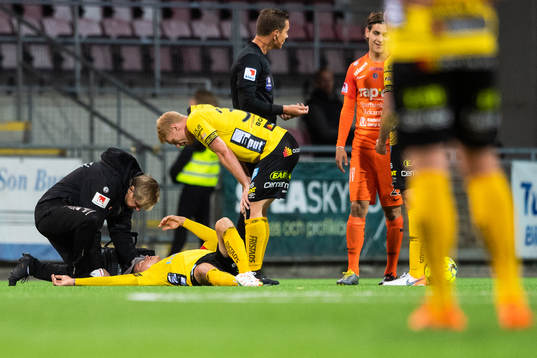 Elfsborgs Samuel Holmén ligger ner