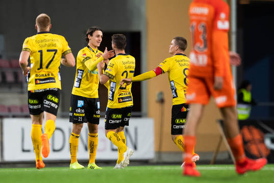 Elfsborgs Jonathan Levi jublar med Frederik Holst och