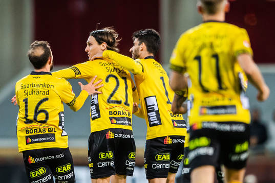 Elfsborgs Jonathan Levi jublar med lagkamrater