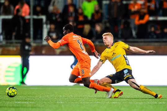 AFC Eskilstunas Ousmane Camara och Elfsborgs Sivert Heltne
