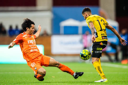AFC Eskilstunas Soya Takahashi och Elfsborgs Rami Kaib