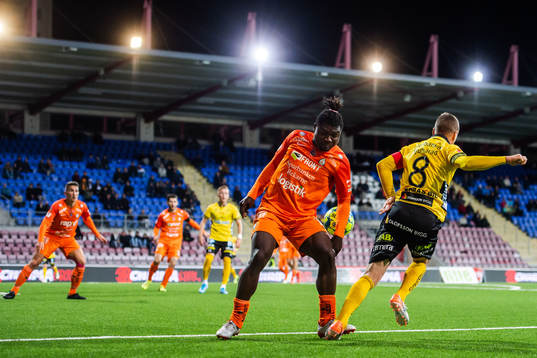 AFC Eskilstunas Onyedikachukwu Samuel Nnamani och Elfsborgs