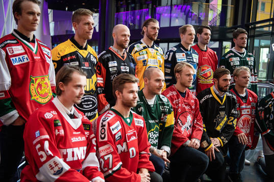 Övre raden fr.v. Emil Bejmo, Mora, Fredrik Johansson,