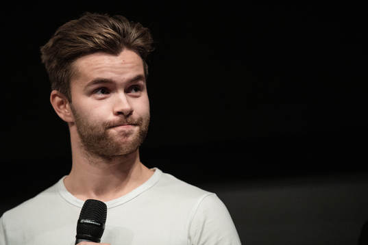 Anton Öhman, Modo