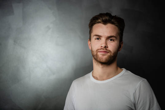 Anton Öhman, Modo