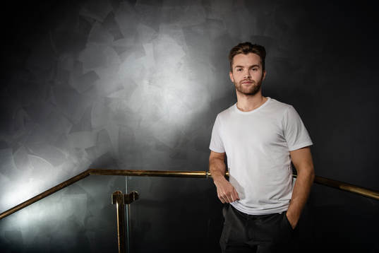 Anton Öhman, Modo