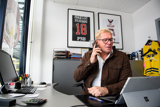 Malmö Redhawks VD och Sportchef Patrik Sylvegård pratar i