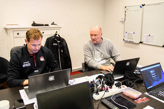Assisterande tränare Martin Filander och tränare Peter