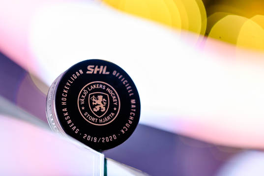 Matchpuck före ishockeymatchen i SHL mellan Växjö och