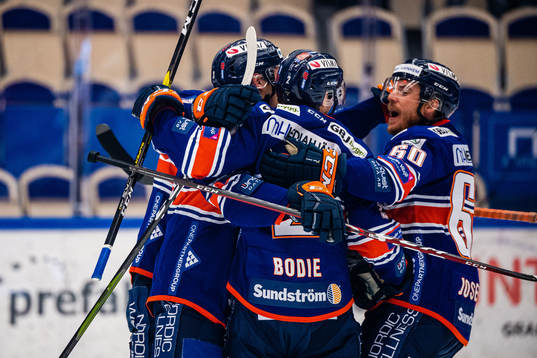 Växjös Matthew Bodie och Erik Josefsson jublar