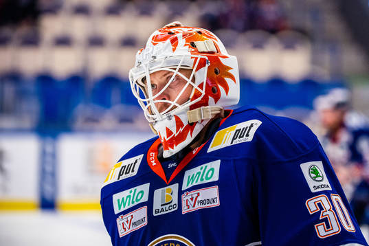 Växjös målvakt Viktor Fasth deppar