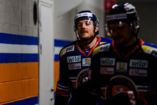 Växjös Erik Josefsson före ishockeymatchen i SHL mellan