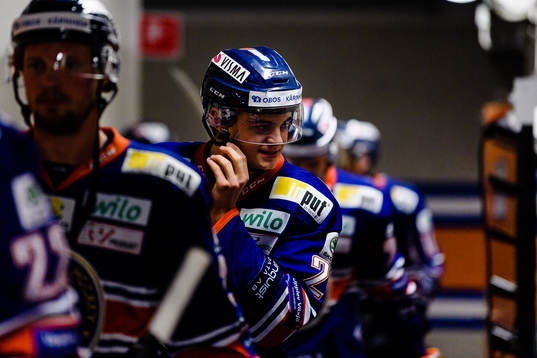 Växjös Filip Cederqvist före ishockeymatchen i SHL