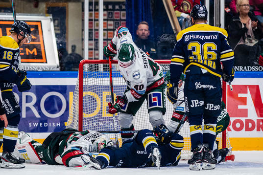 Frölundas målvakt Niklas Rubin och Joel Mustonen