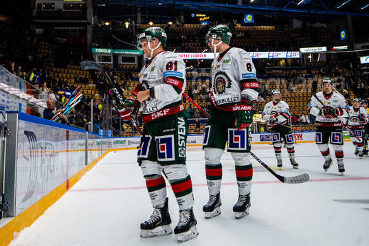Frölundas Ryan Lasch och Viktor Ekbom deppar