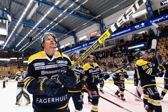 s Simon Önerud jublar