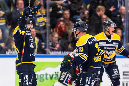s Axel Holmström och Simon Önerud jublar