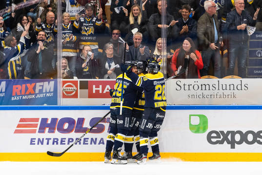 s Axel Holmström och Johannes Kinnvall jublar