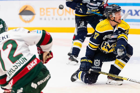 s Emil Johansson täcker skott