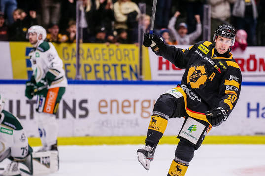 Skellefteås Joakim Lindström jublar