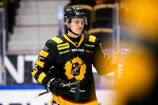 Skellefteås Philip Broberg grinar illa