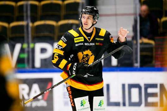 Skellefteås Philip Broberg grinar illa