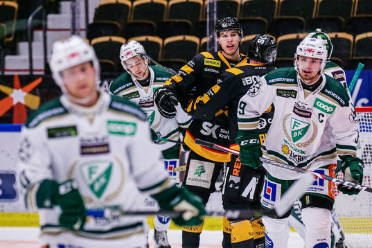 Skellefteås Niclas Burström jublar med lagkamrat