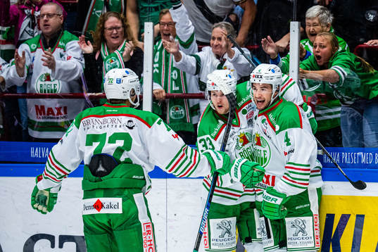 Rögles Niklas Hansson och Kodie Curran jublar