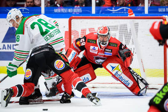 Malmö Redhawks målvakt Oscar Alsenfelt och Rögles Anton