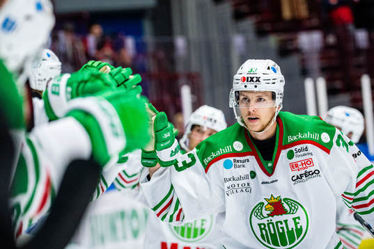 Rögles Niklas Hansson jublar