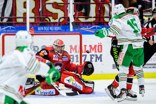 Malmö Redhawks målvakt Oscar Alsenfelt släpper in 1-3