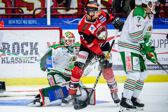 Rögles målvakt Roman Will och Malmö Redhawks Marcus