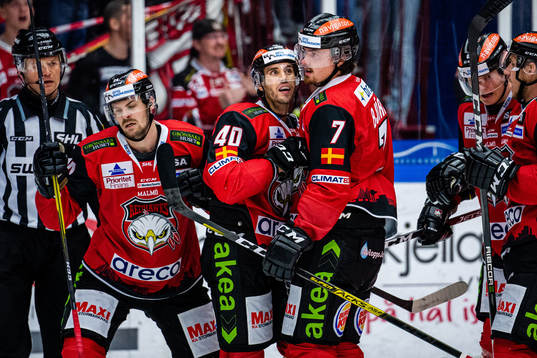 Malmö Redhawks Jesper Jensen jublar med Marcus Björk