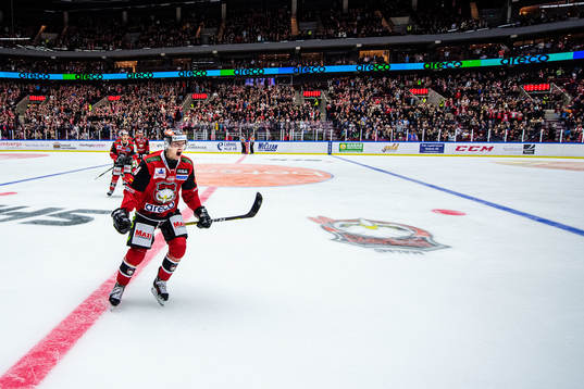 Malmö Redhawks Carl-Johan Lerby  jublar